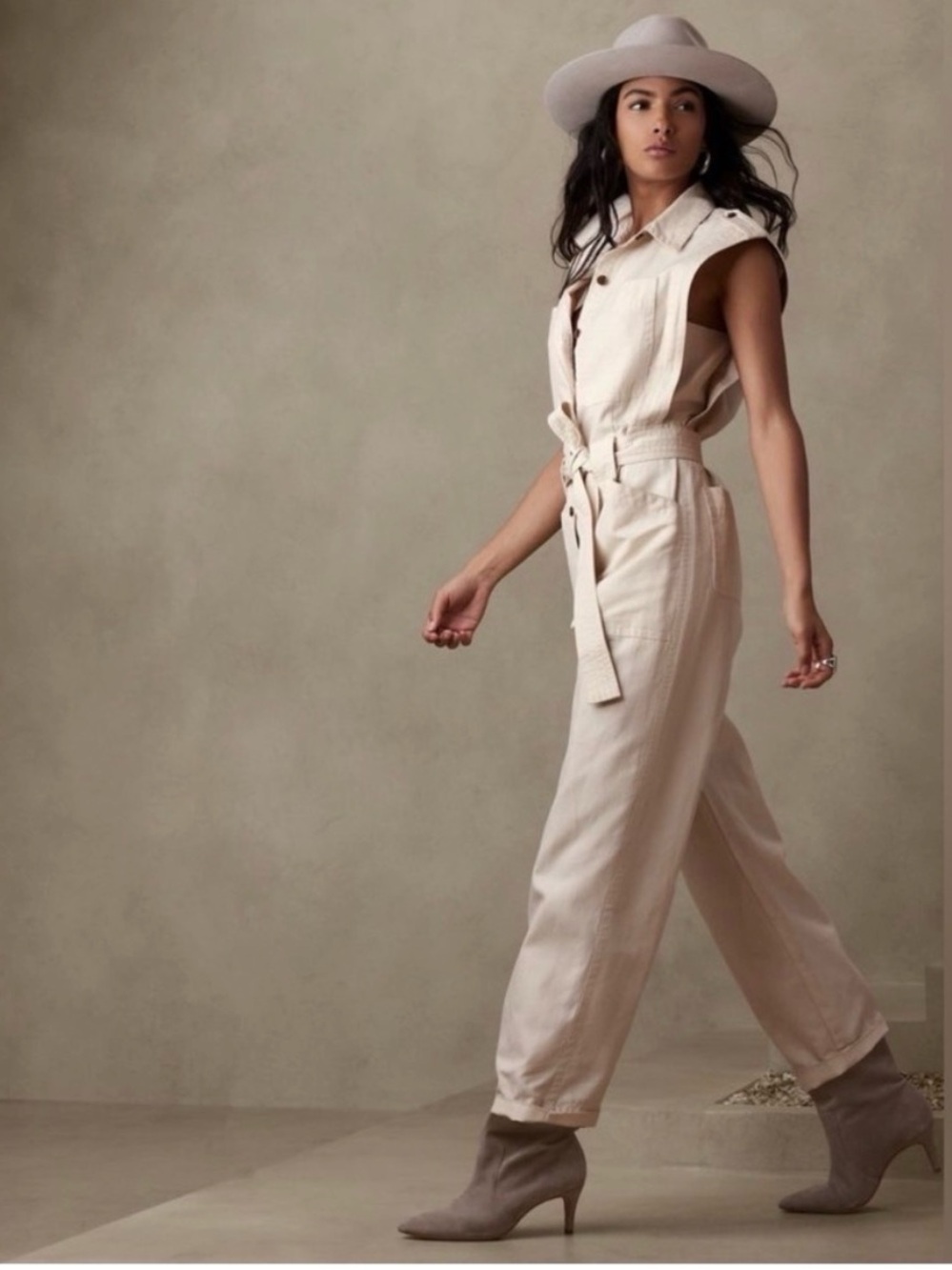 Banana Republic Sleeveless Linen Belted Jumpsuit in Cream
